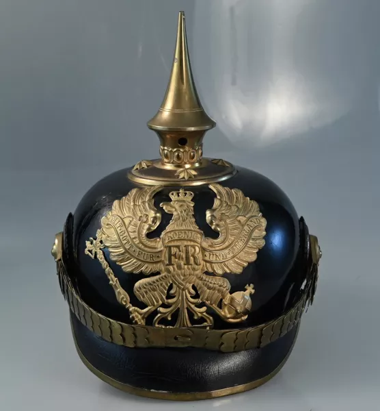 Prussian Model 1916 "Wartime Manufacture" Infantry Officer Pickelhaube Visuel 1 principal